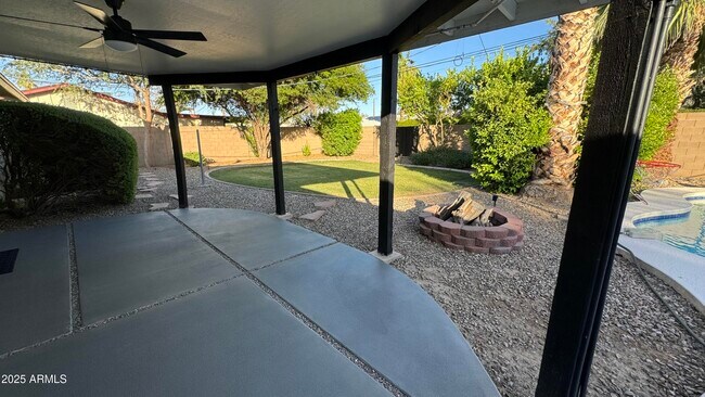 Building Photo - 3109 E Cholla St