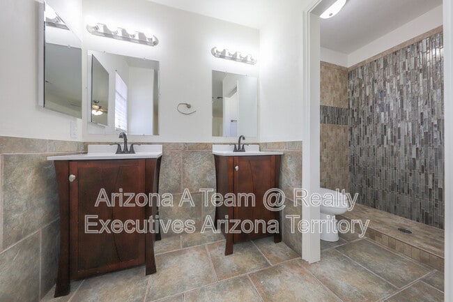 Building Photo - 10140 E Karen Pl