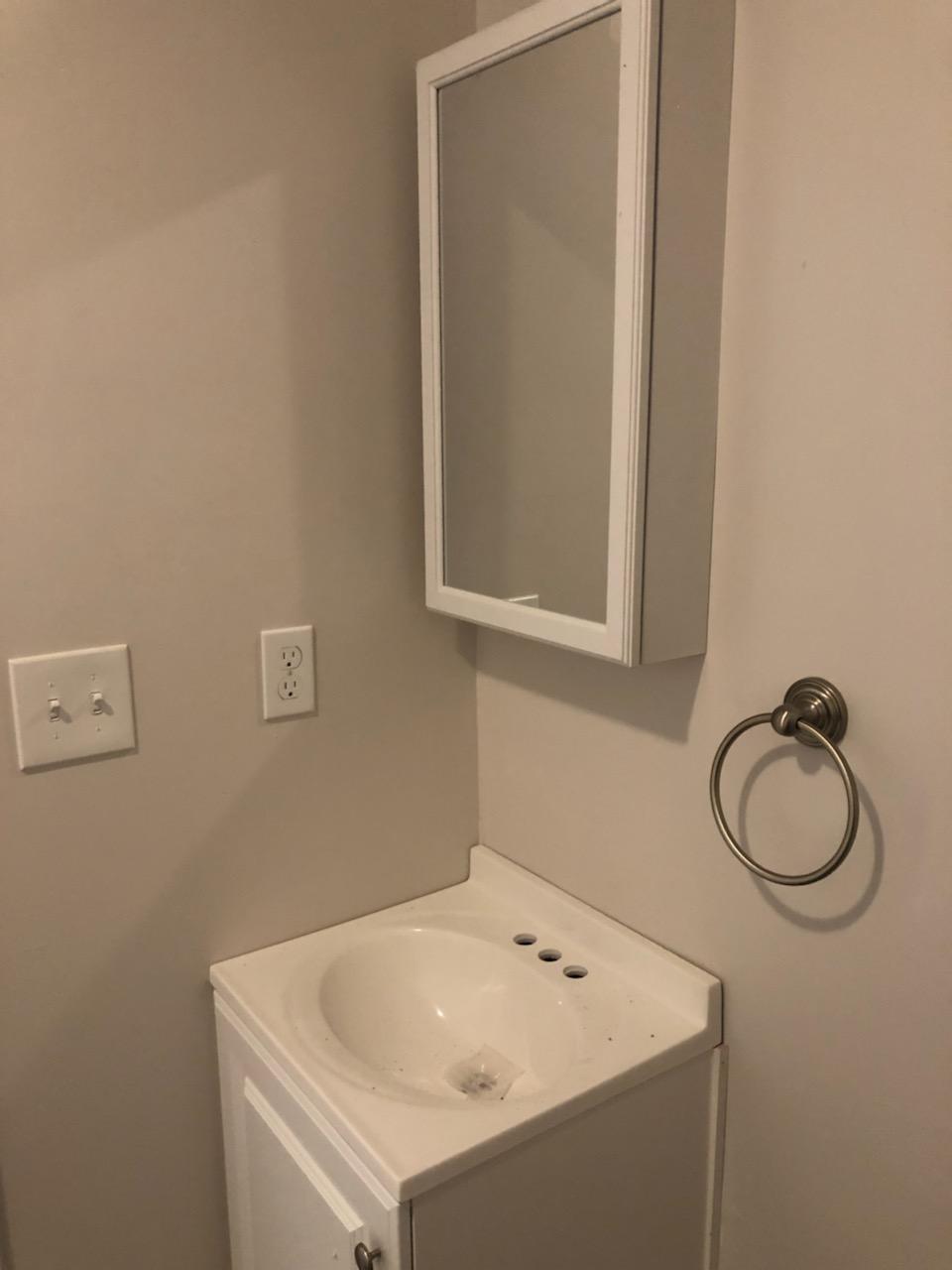 Building Photo - 65 Park Dr