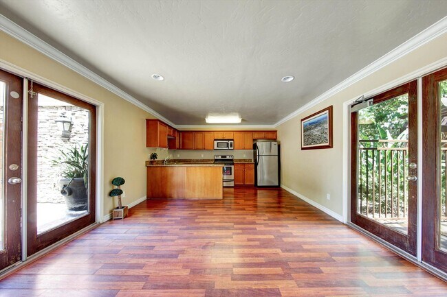 Building Photo - 792 Avocado Ave