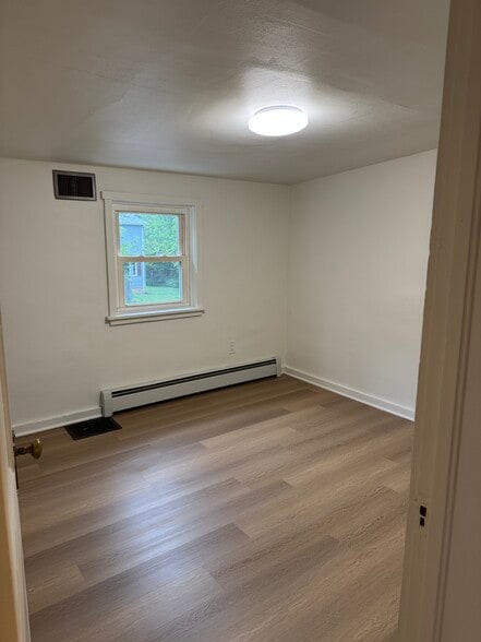 Building Photo - 829 Elmwood St