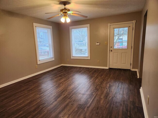 Building Photo - 723 N Jefferson St