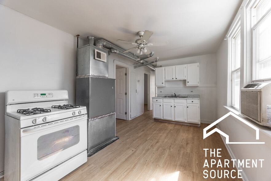 Primary Photo - 2334 N Ridgeway Ave