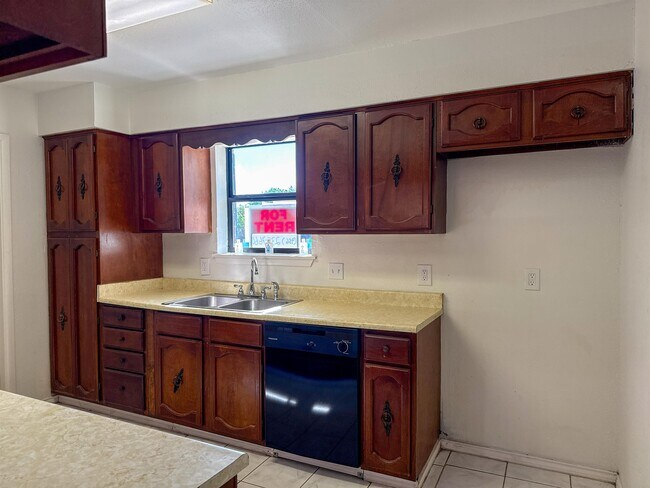Building Photo - 201 Gumwood Ln