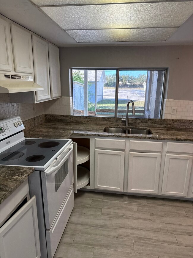 Building Photo - 3915 Winston Dr