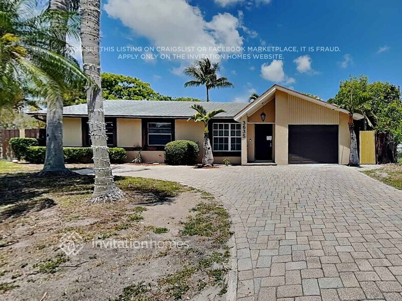 Primary Photo - 3635 N Mountain Dr