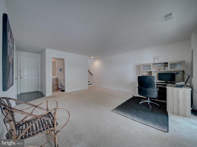 Building Photo - 8832 Englewood Farms Dr