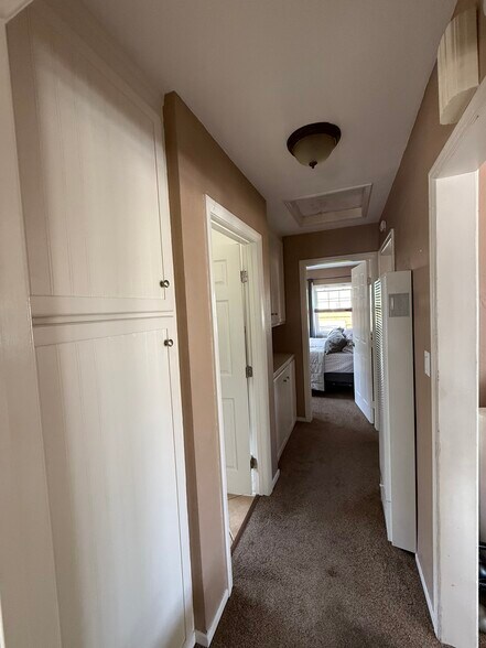 Building Photo - 504 S 46th St