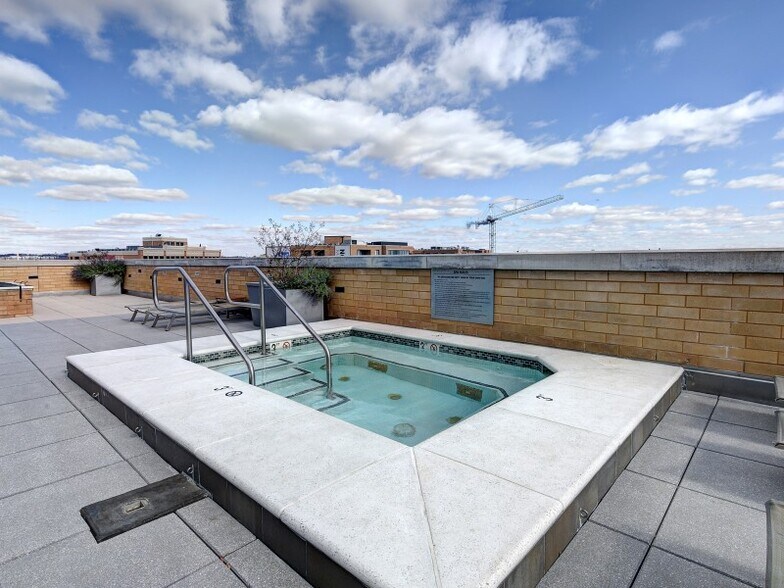 Year-round rooftop Spa - 475 K St NW