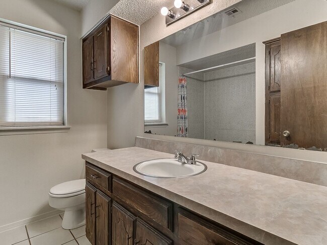 Building Photo - 2b 2ba in Piedmont Schools