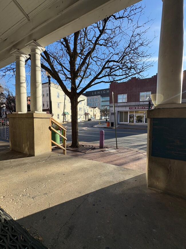 Building Photo - 29 E 4th St