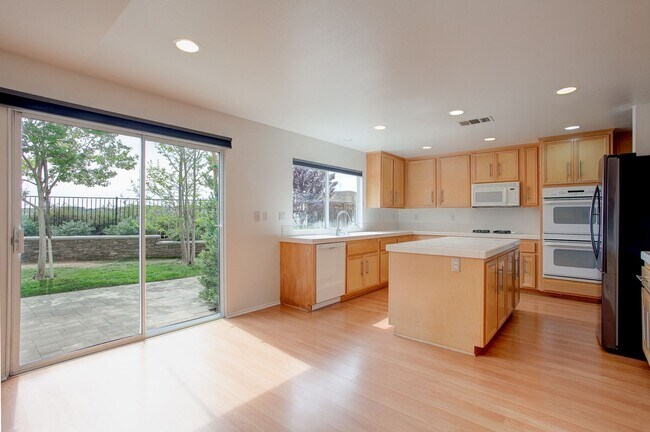Building Photo - Beautiful 5 Bedroom Home (1 Downstairs) with VIEWS
