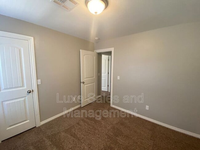 Building Photo - 1812 NE 135th St
