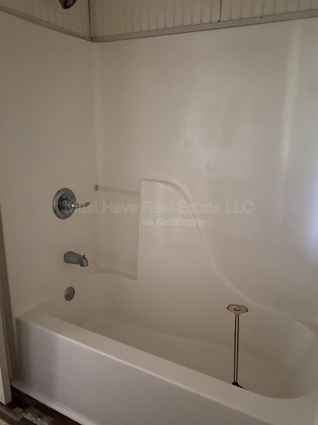 Building Photo - 1627 B Ave SE