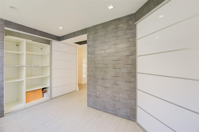 Building Photo - 161 Crandon Blvd