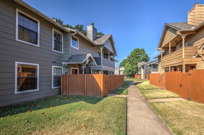 Building Photo - 2 Bed / 1 Bath Condo South Tulsa