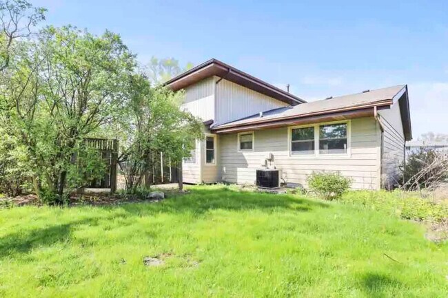 Building Photo - 1146 Tiverton Ct