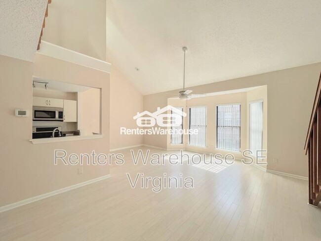 Building Photo - 411 Harbour Point