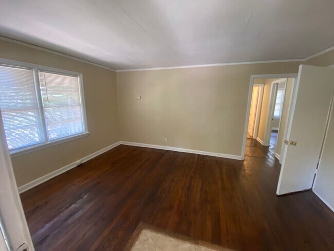 Building Photo - **AVAILABLE NOW** 3 Bedroom / 1 Bathroom H...
