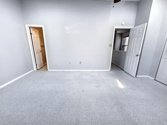 Building Photo - Charming 2-Bedroom Home with Modern Amenit...