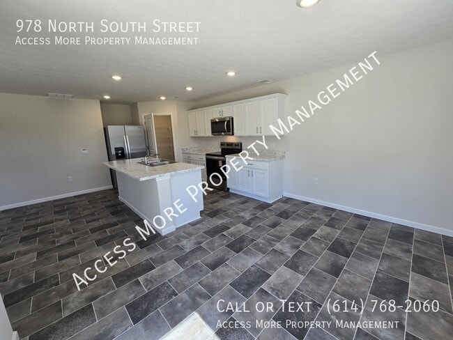 Building Photo - 978 N South St