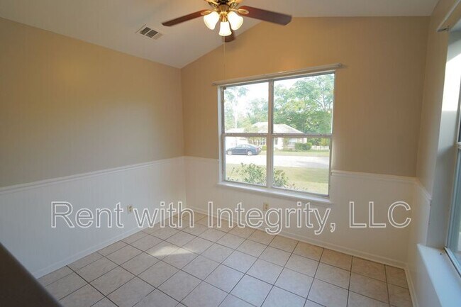 Building Photo - 1908 Wagon Wheel Cir E