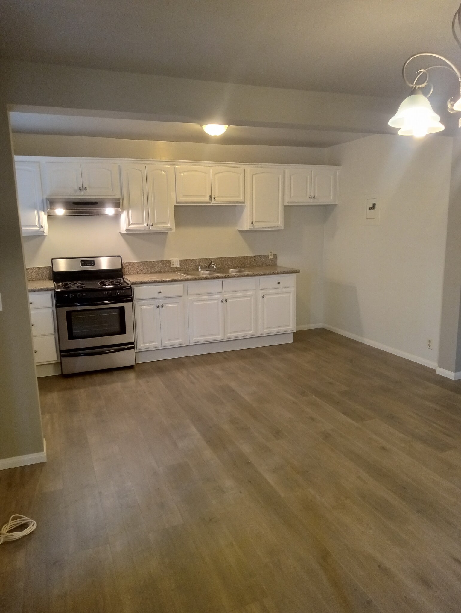 Building Photo - 11619 Archwood St