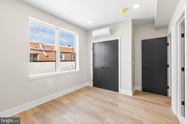 Building Photo - 1903 Jackson St