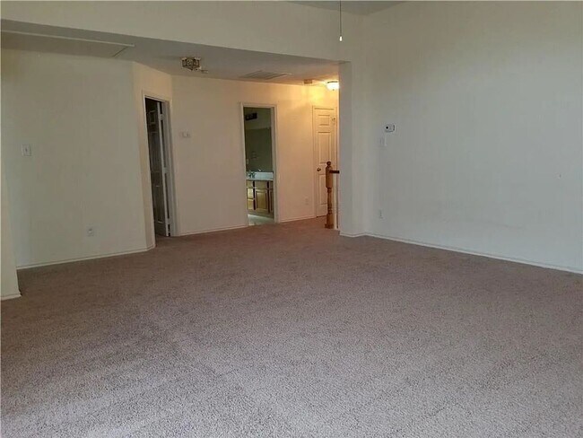 Building Photo - Stunning 5-Bedroom, 3-Bath Home with Over ...