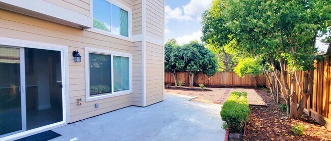 Building Photo - 1146 Rosebriar Way
