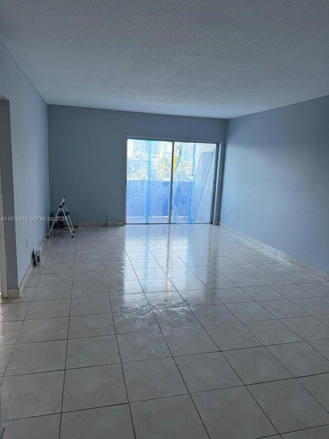 Building Photo - 400 Kings Point Dr