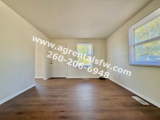 Building Photo - 3 Bedroom House