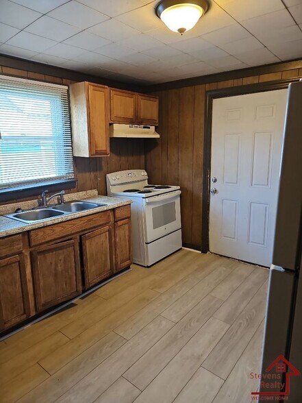 Building Photo - 1002 33rd Ave N