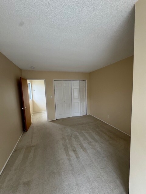 Building Photo - 1125 W Crestwood Ave