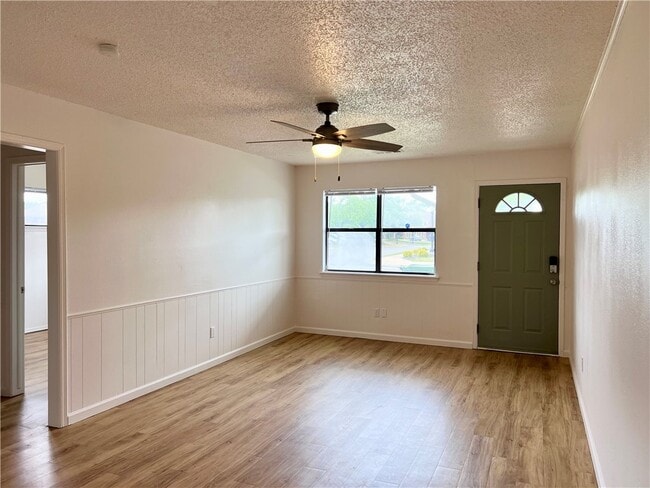 Building Photo - 2018 W Olive St