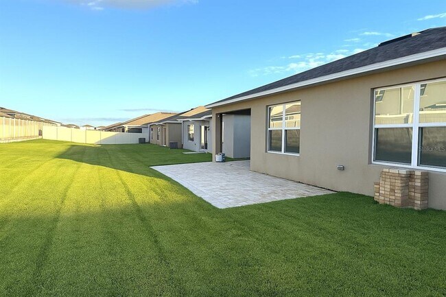 Building Photo - 324 Sofia Ln