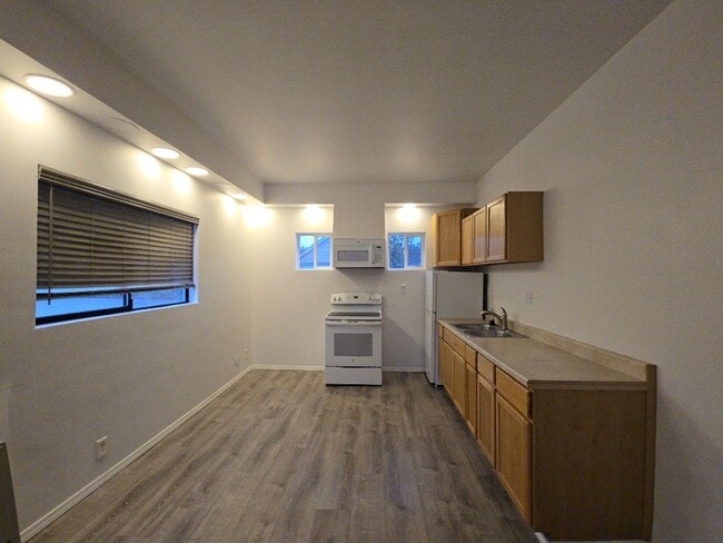 Building Photo - 1049 I St