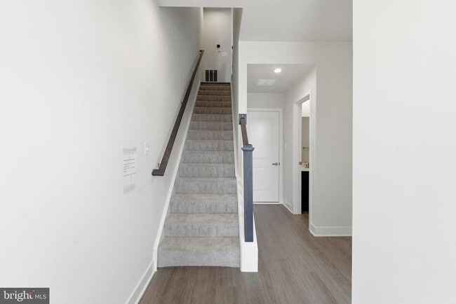 Building Photo - 16130 Hyde Pk Pl