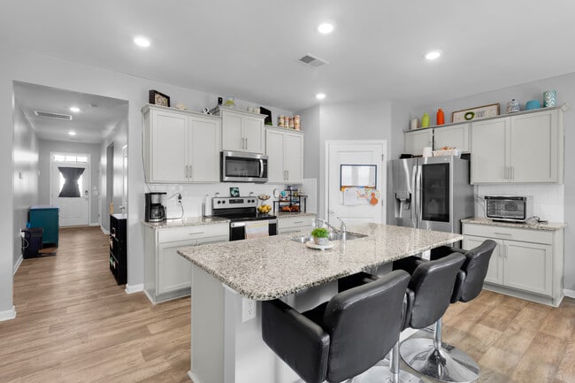 Building Photo - 402 Isabelle St