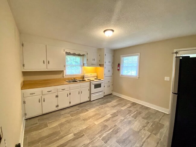 Building Photo - 106 Cantrell Dr