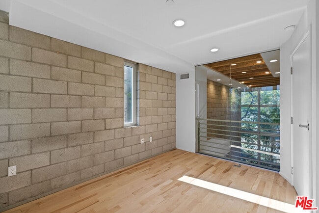 Building Photo - 3450 Cahuenga Blvd