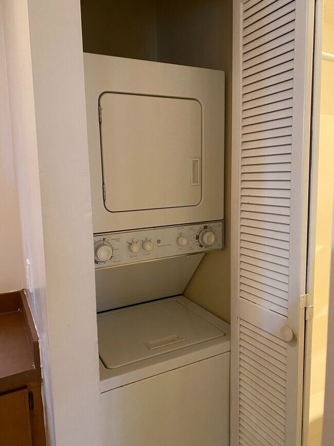 Building Photo - Barnwell Colony