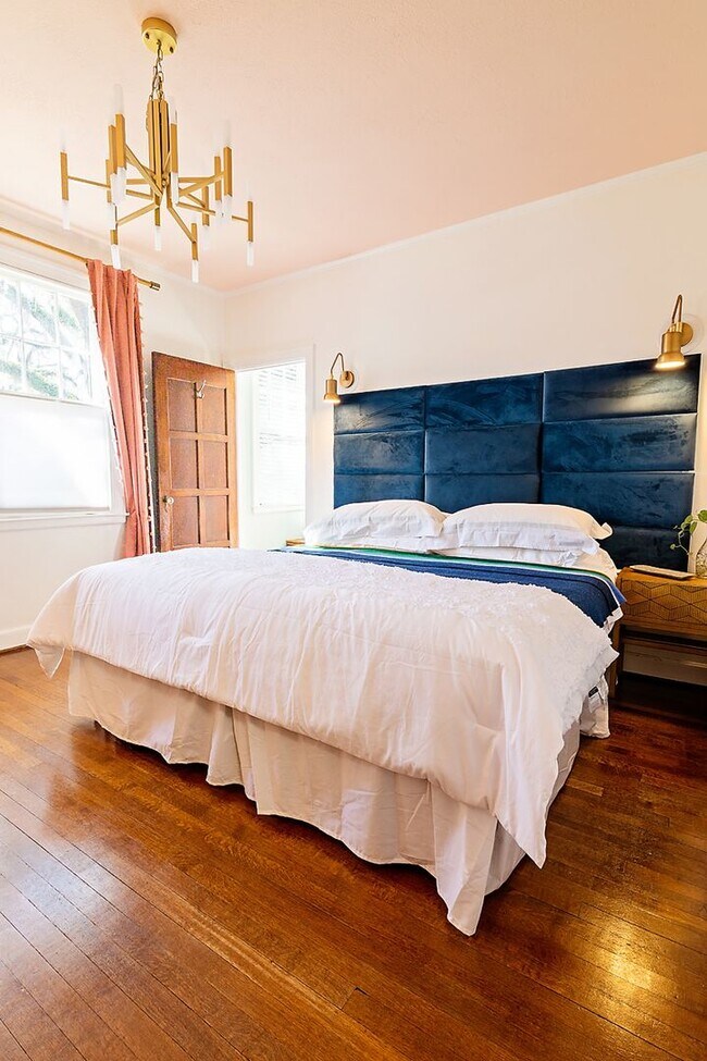 Building Photo - Bull St Bungalow