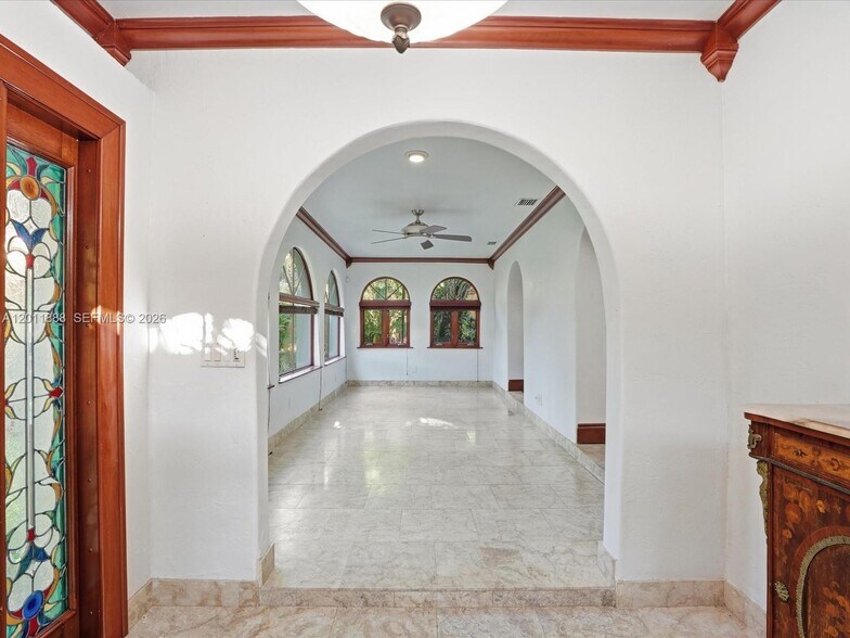 Building Photo - 1135 Asturia Ave