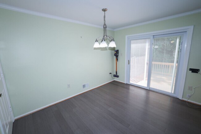 Building Photo - Great Townhouse in Fairwoods