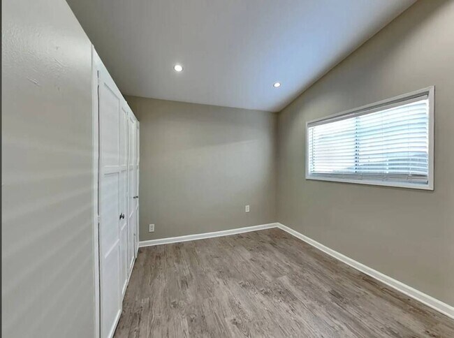 Building Photo - 13257 E Ave W 2