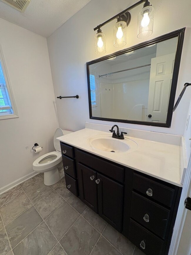 Building Photo - Beautiful 3-BR Colonial with Huge Bonus Room in Summerhaven!