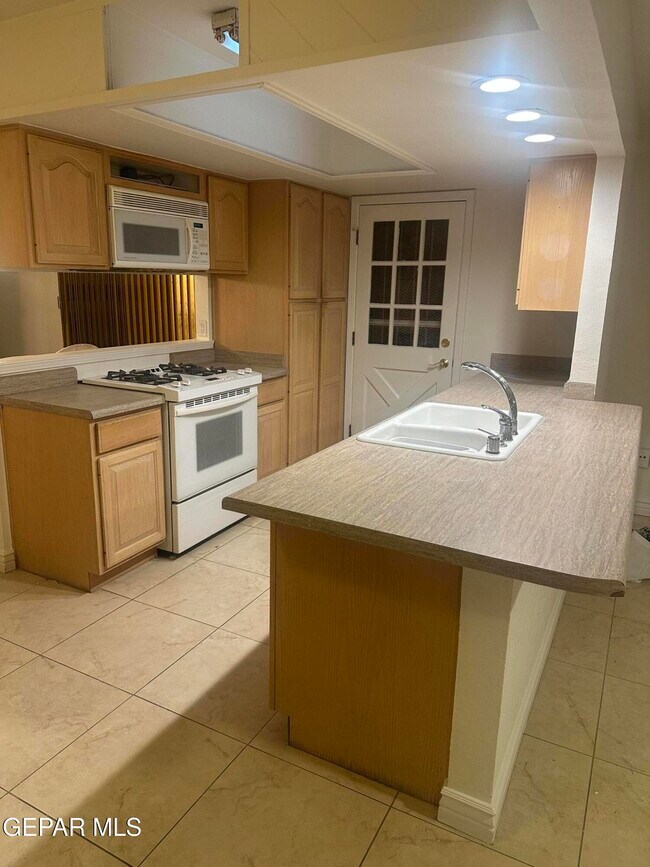 Building Photo - 3518 Breckenridge Dr