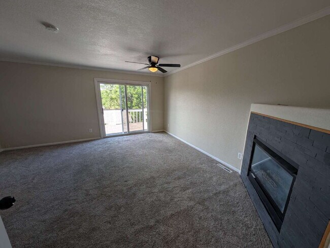Building Photo - 1175 E Dry Creek Pl