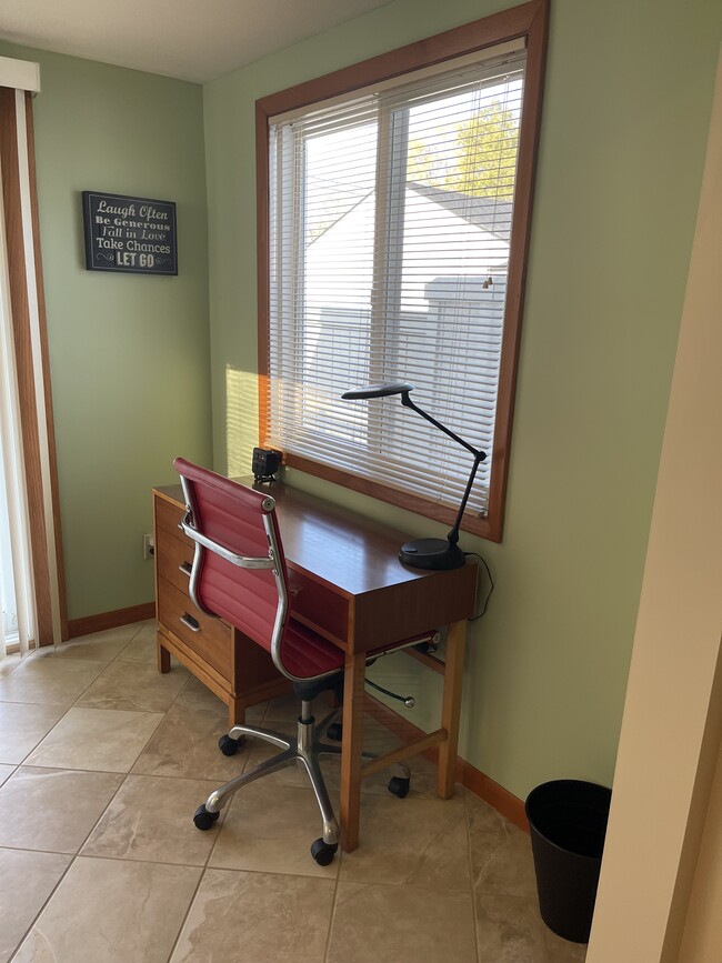 MCM Desk - 644 3 Mile Rd NE